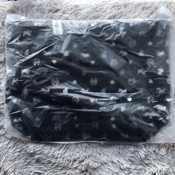 PINK Victoria Secret Plaid Cozy Blanket & Tote🎁 - Picture 7 of 8